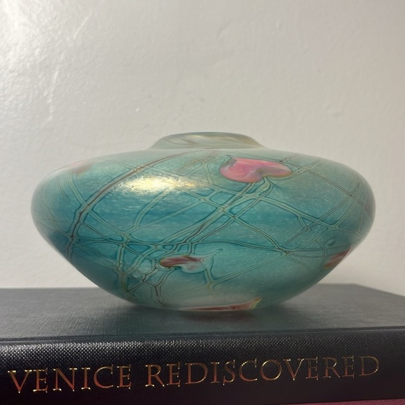 Siddy Langley Iridescent Hanging Hearts 1985 Aqua Blue & Pink Oval Glass Vase - Picture 5 of 8